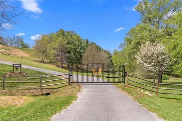 $749,000 | 552 Dirt Nose Drive, Sparta, NC 28675