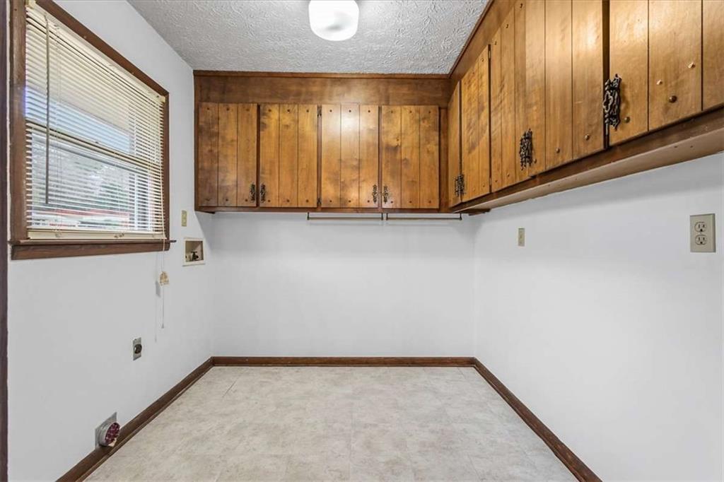 202 Ridgewood Road Cedartown, GA 30125 - Photo 14 of 39 a view of an empty room