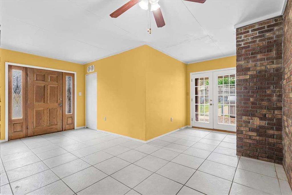 202 Ridgewood Road Cedartown, GA 30125 - Photo 35 of 39 a view of an empty room with a window