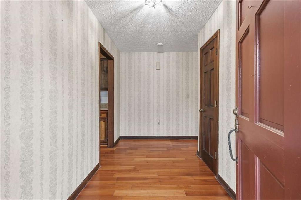 202 Ridgewood Road Cedartown, GA 30125 - Photo 10 of 39 a view of a hallway with wooden floor