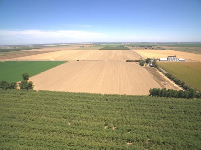 a view of an ocean and a mountain view
