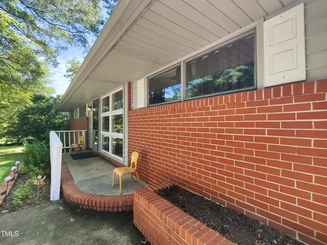 a view of an outdoor space