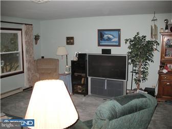 409 Whig Lane Road Pilesgrove, NJ 08098 - Photo 5 of 11 Living Room