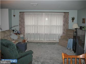 409 Whig Lane Road Pilesgrove, NJ 08098 - Photo 7 of 11 Living Room