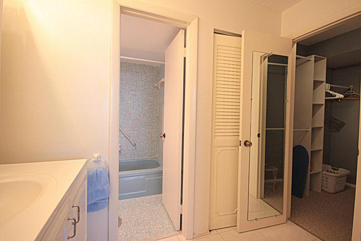 6161 Northwest 2nd Avenue, Unit 421 Boca Raton, FL 33487 - Photo 11 of 34 Master Bathroom/Walk-in Closet