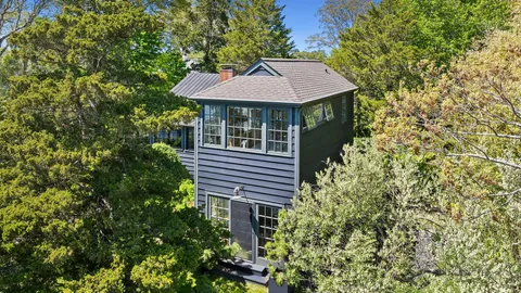 $7,150,000 | 10 Bluff Point Lane, Sag Harbor, NY 11963