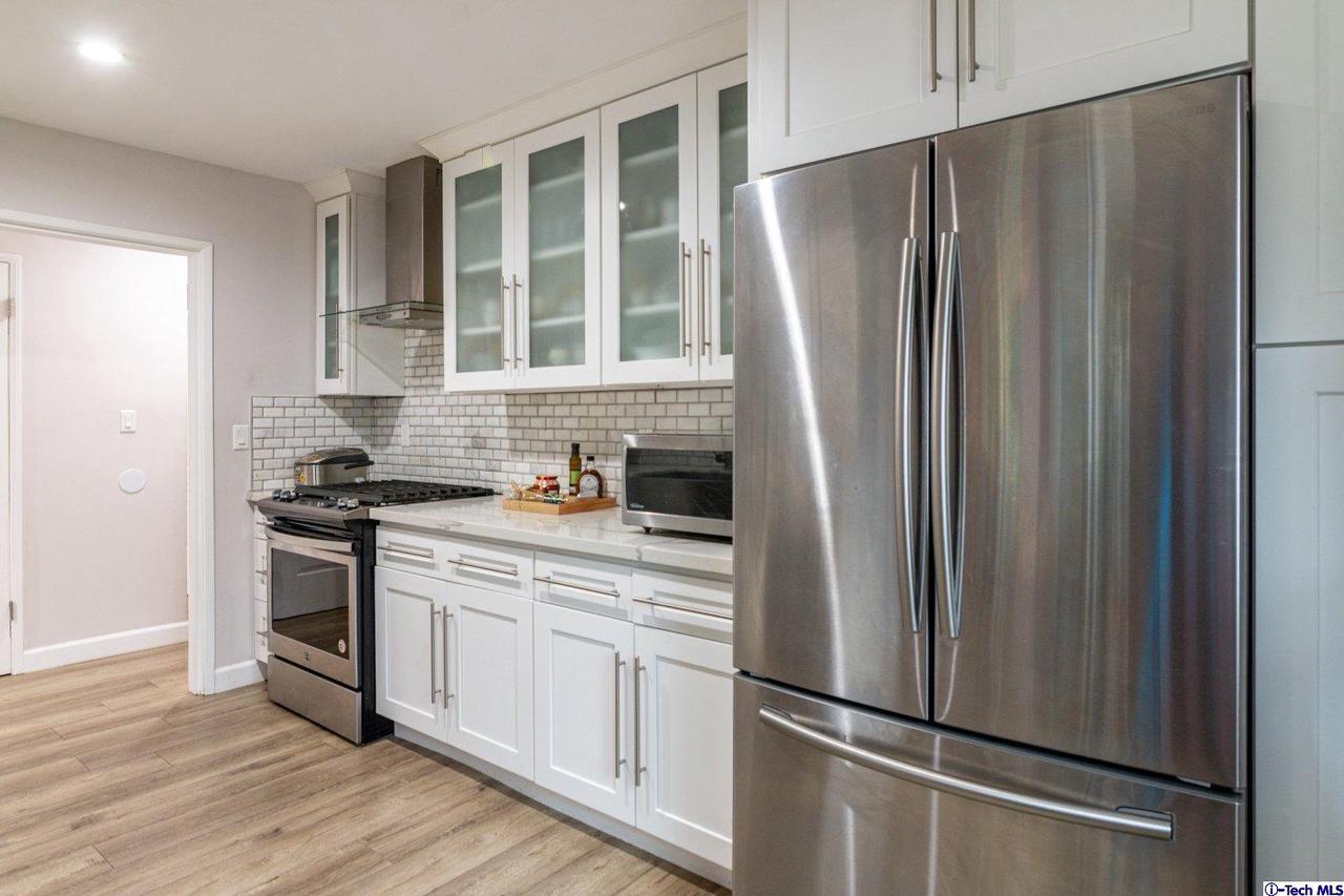10001 Covert Avenue Tujunga, CA 91042 - Photo 11 of 24