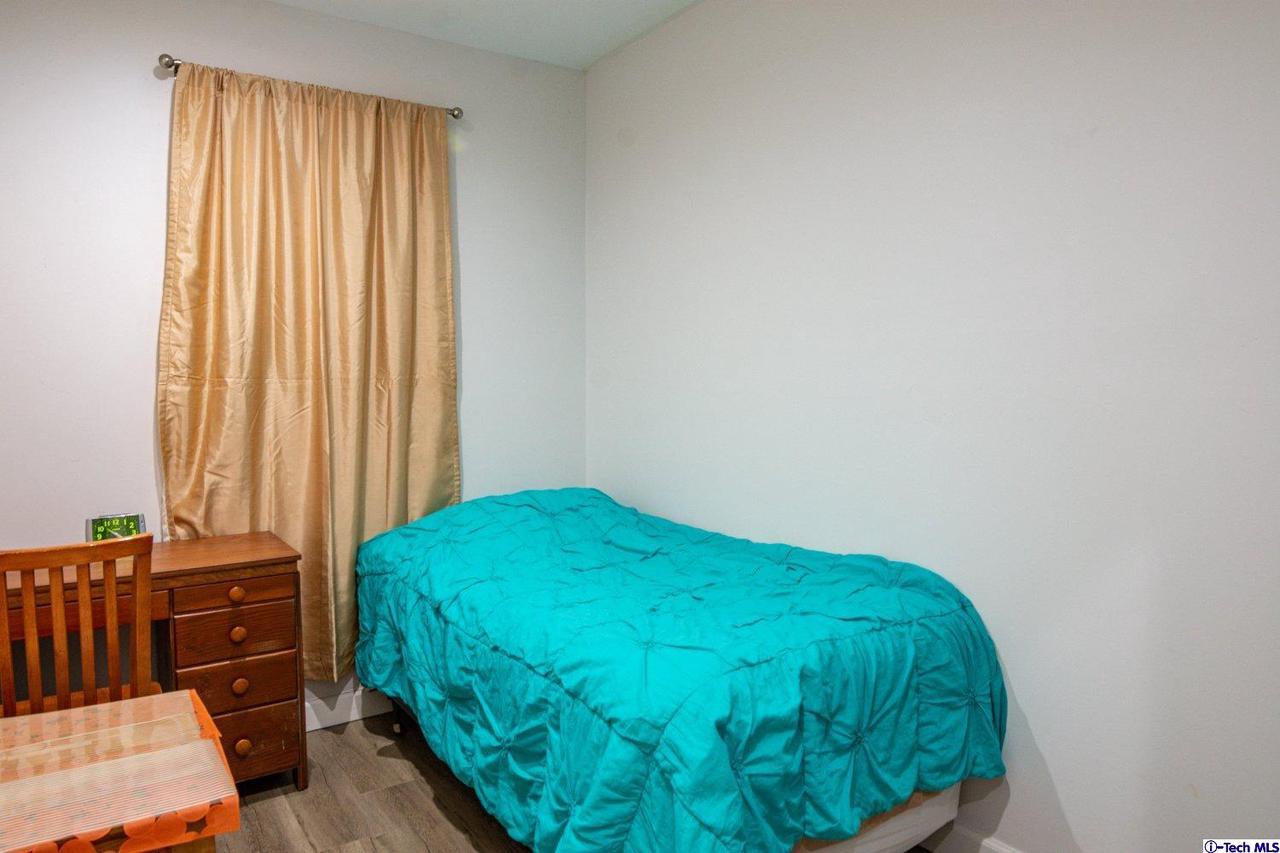 10001 Covert Avenue Tujunga, CA 91042 - Photo 15 of 24