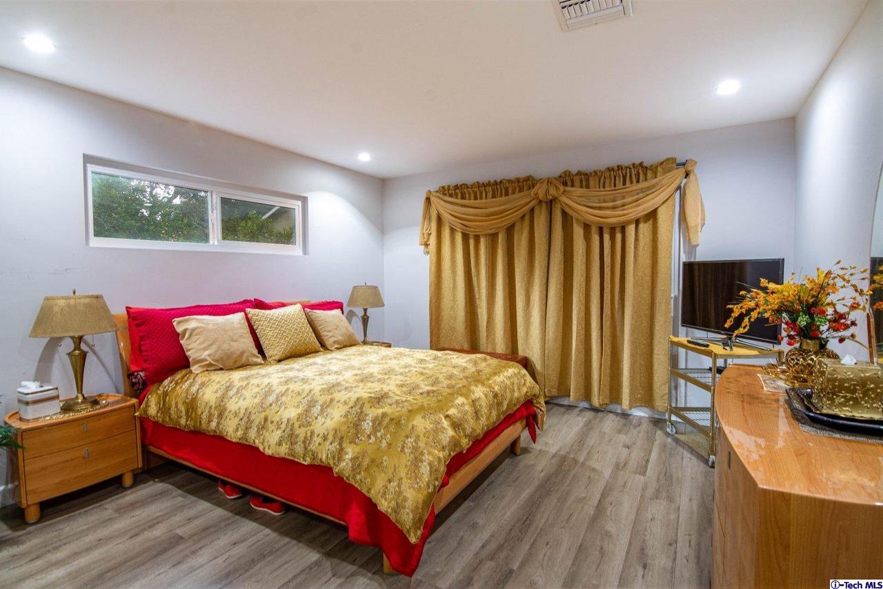 10001 Covert Avenue Tujunga, CA 91042 - Photo 17 of 24