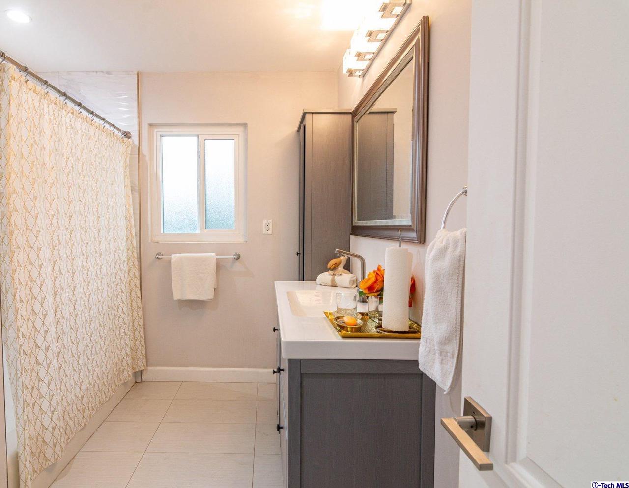 10001 Covert Avenue Tujunga, CA 91042 - Photo 19 of 24