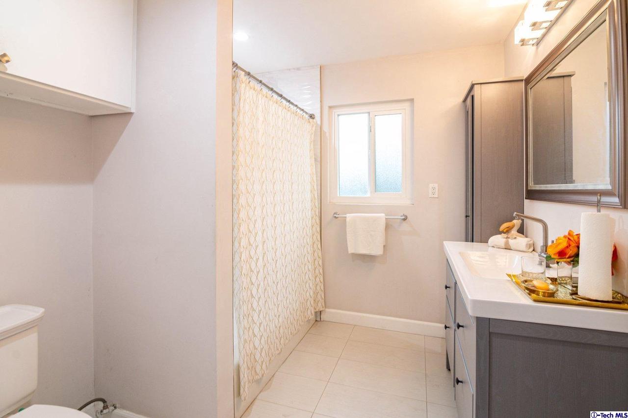 10001 Covert Avenue Tujunga, CA 91042 - Photo 20 of 24