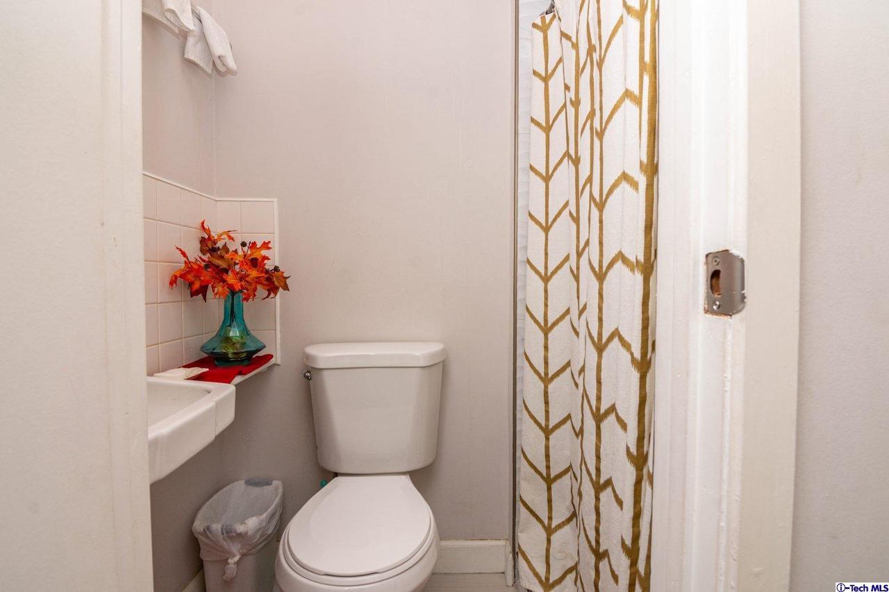 10001 Covert Avenue Tujunga, CA 91042 - Photo 21 of 24