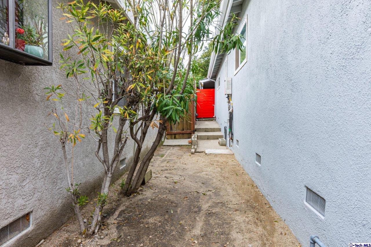10001 Covert Avenue Tujunga, CA 91042 - Photo 22 of 24