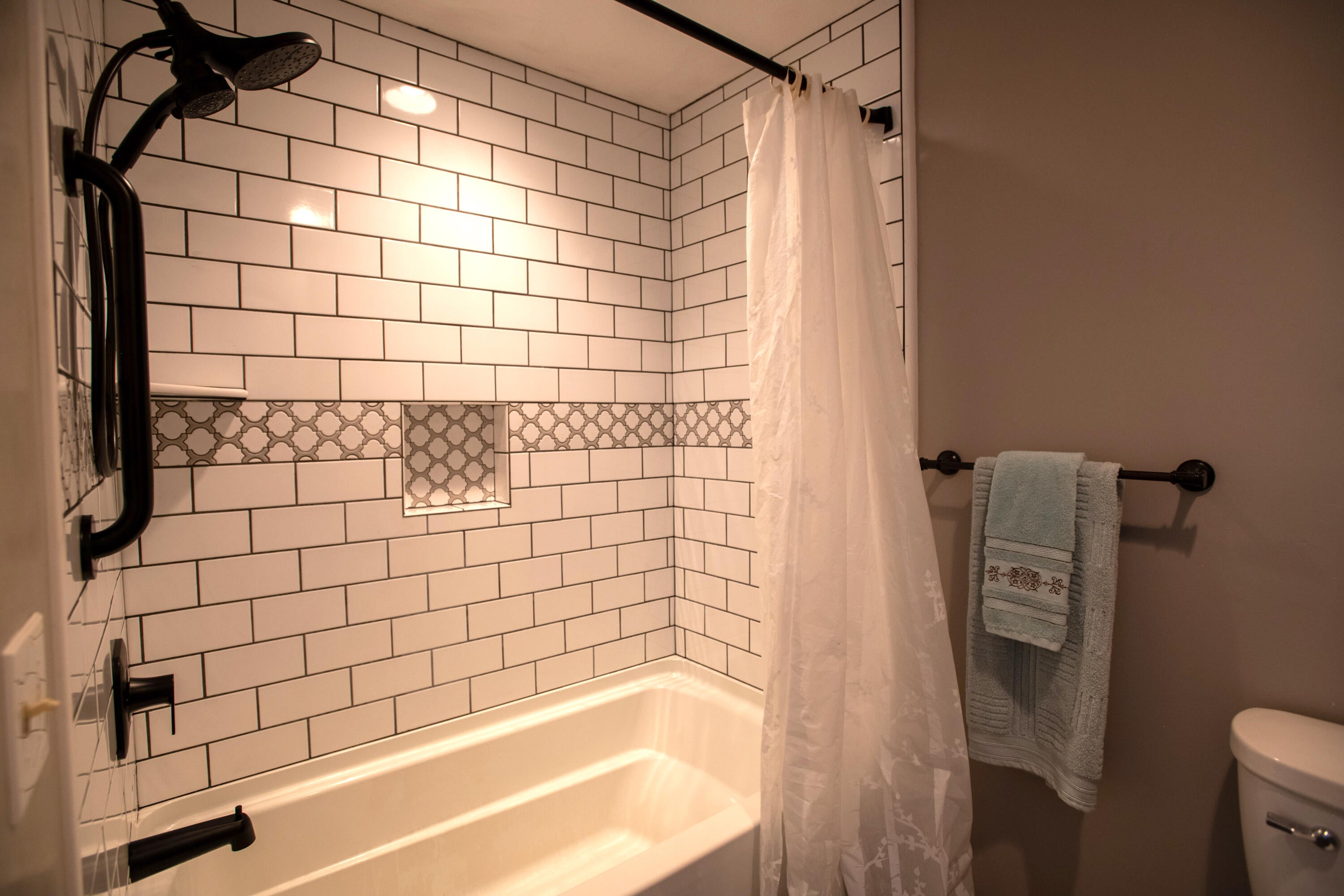 61182 Benham Road Bend, OR 97702 - Photo 16 of 25 Primary Shower