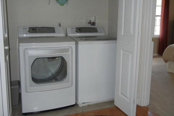 113 Appleton Street Springfield, MA 01108 - Photo 35 of 40 a utility room with dryer and washer