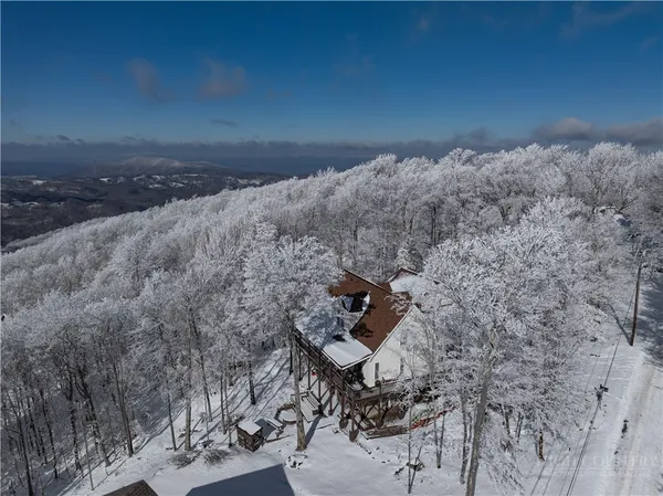 $699,000 | 102 Wintergreen Way, Beech Mountain, NC 28604