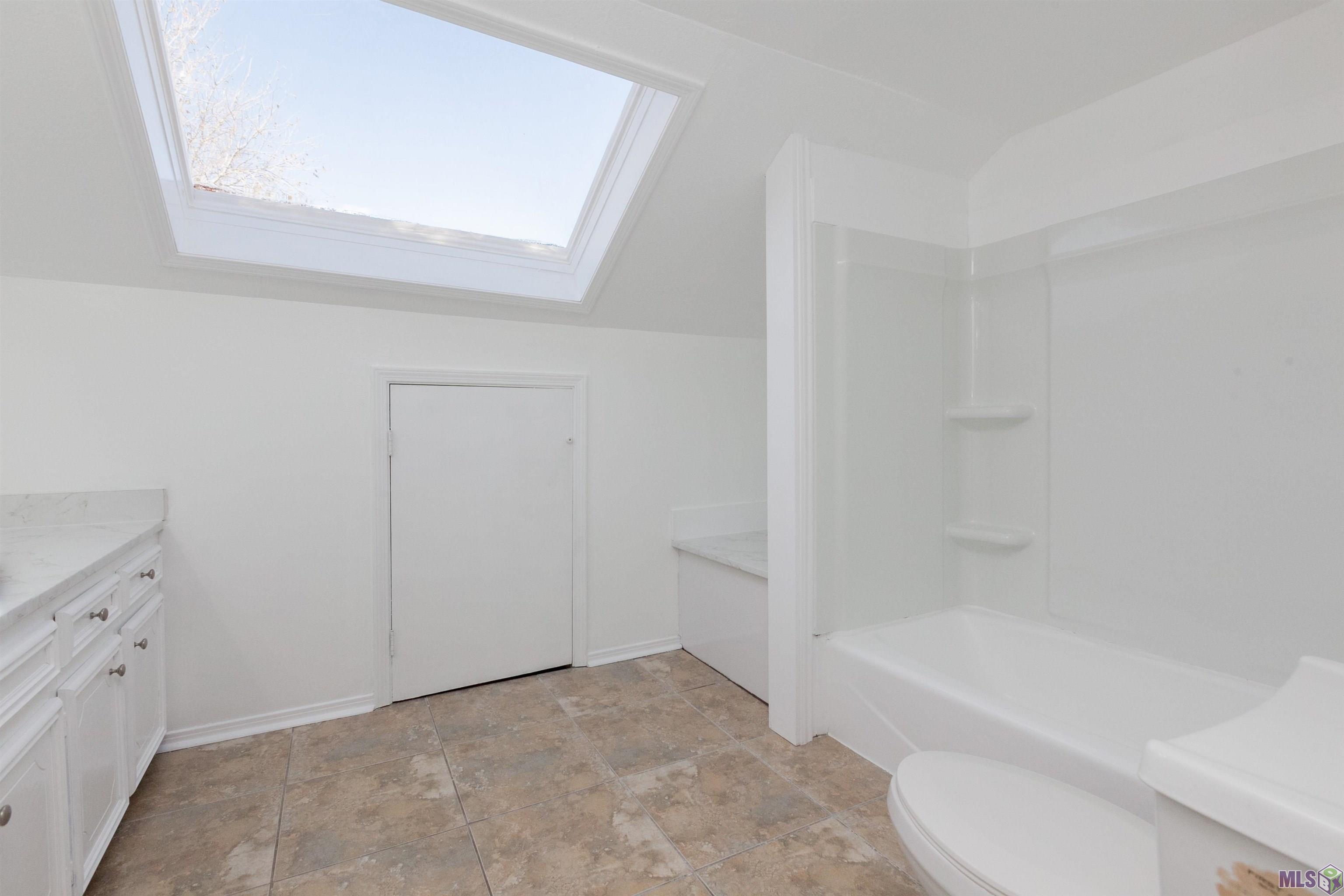 2448 Brightside Drive Baton Rouge, LA 70820 - Photo 17 of 22 En-suite bathroom