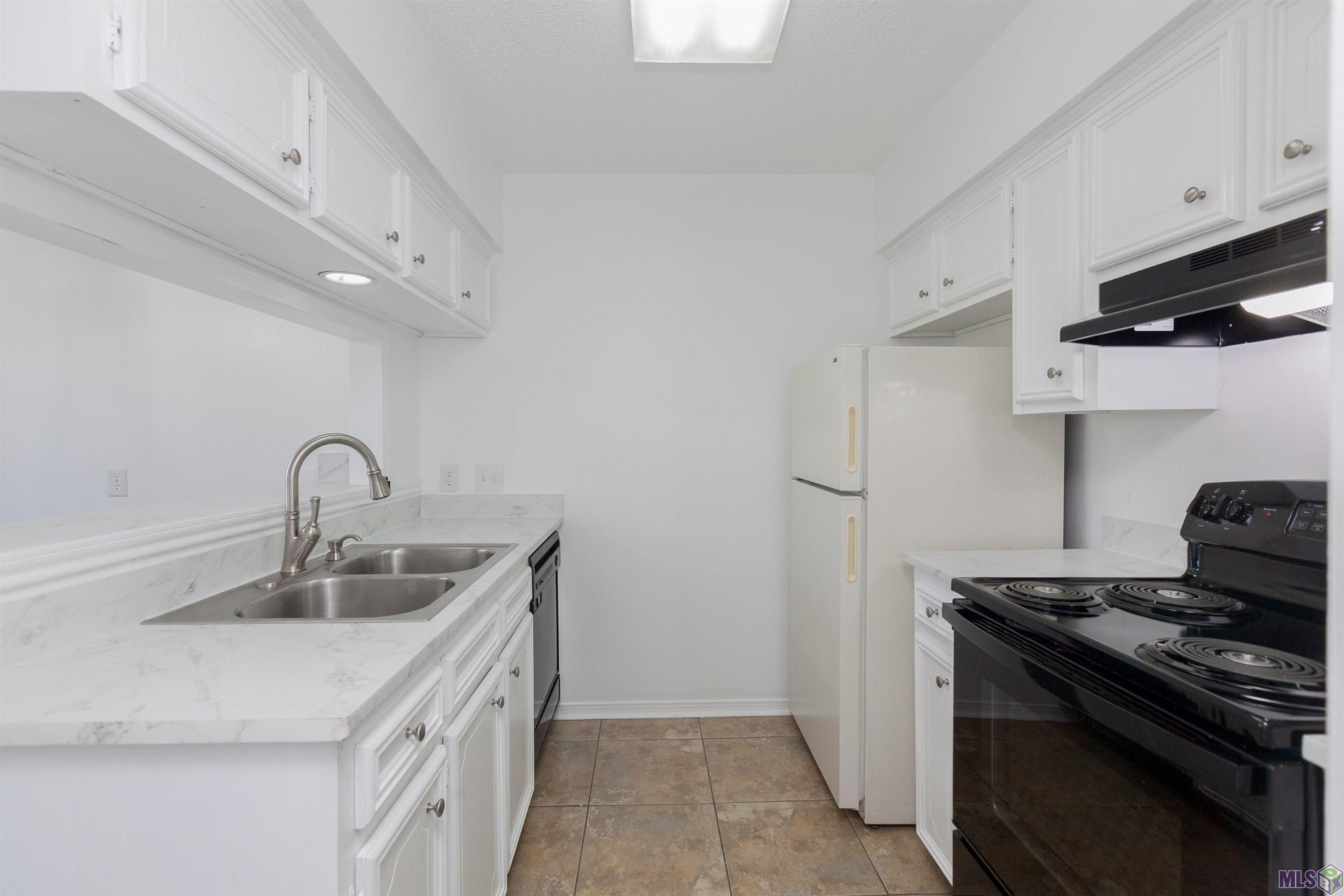 2448 Brightside Drive Baton Rouge, LA 70820 - Photo 9 of 22 Kitchen