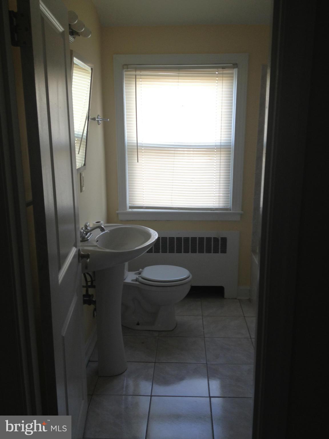 3803 Delverne Road Baltimore, MD 21218 - Photo 17 of 20 Bath