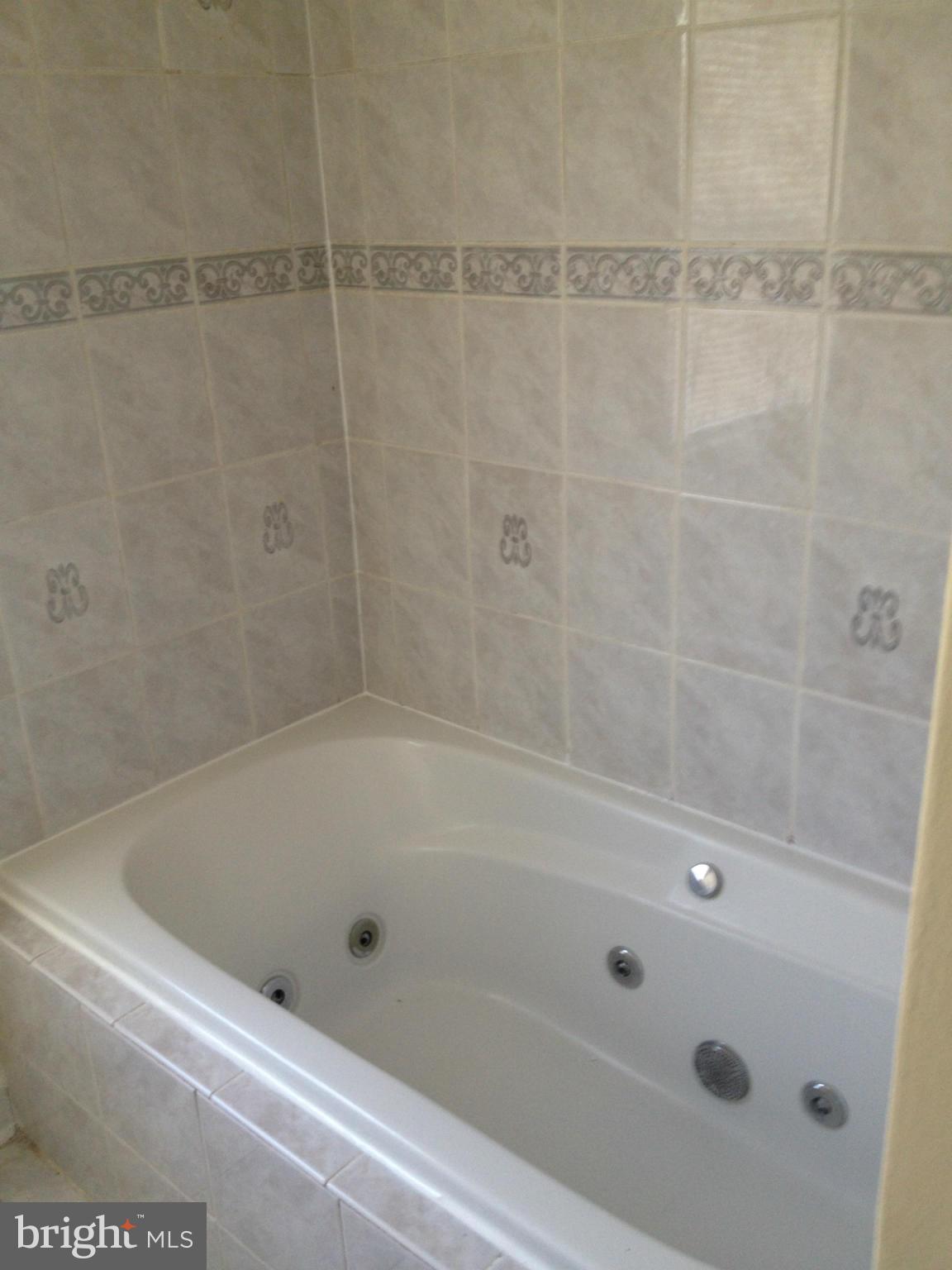 3803 Delverne Road Baltimore, MD 21218 - Photo 18 of 20 Bath