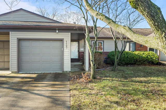 $1,600 | 1127 Lancaster Drive, Champaign, IL 61821
