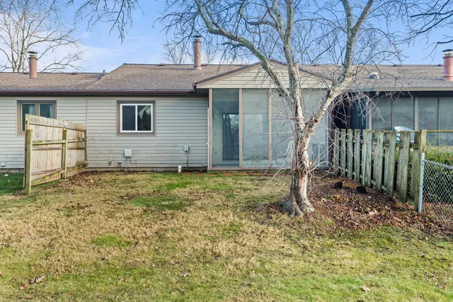 $1,600 | 1127 Lancaster Drive, Champaign, IL 61821