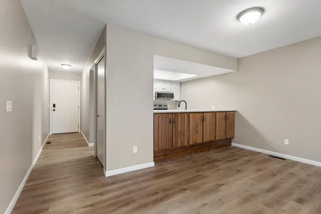 $1,600 | 1127 Lancaster Drive, Champaign, IL 61821