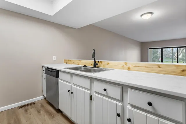 $1,600 | 1127 Lancaster Drive, Champaign, IL 61821