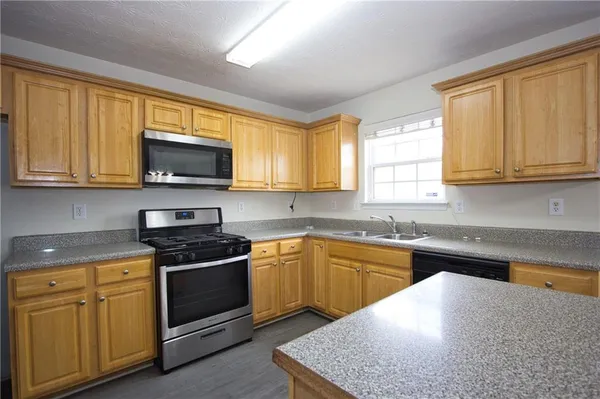 $2,095 | 4333 Beaver Tree Street, Loganville, GA 30052