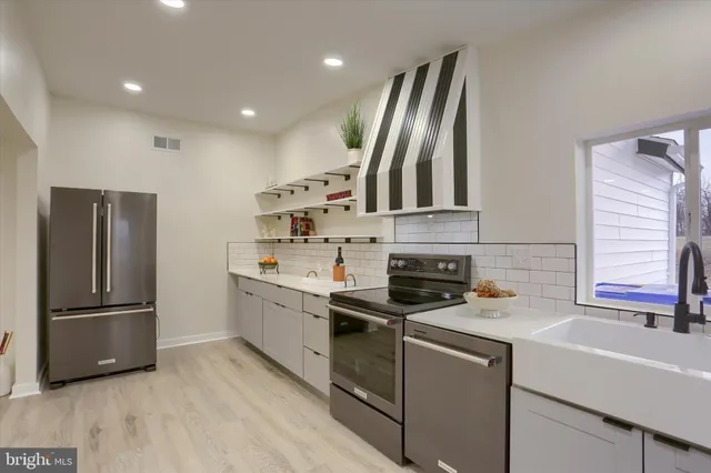 $364,900 | 393 Sherwood Drive, Carlisle, PA 17015