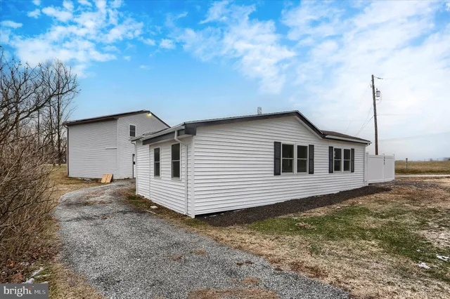 $364,900 | 393 Sherwood Drive, Carlisle, PA 17015