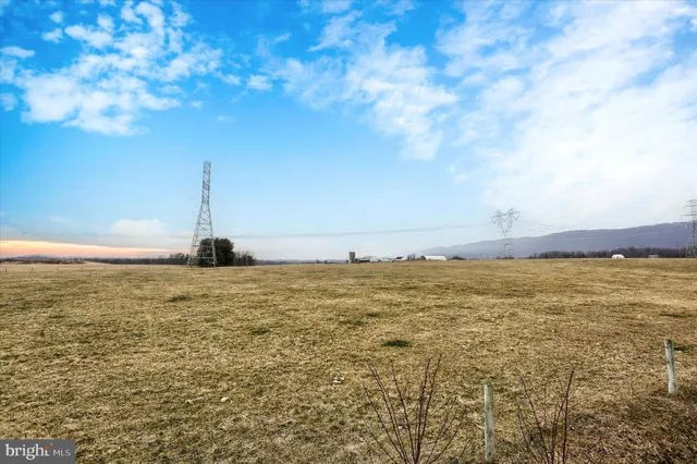 $364,900 | 393 Sherwood Drive, Carlisle, PA 17015