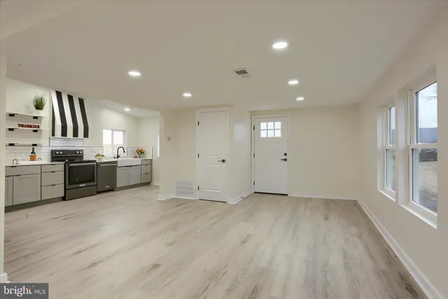 $364,900 | 393 Sherwood Drive, Carlisle, PA 17015