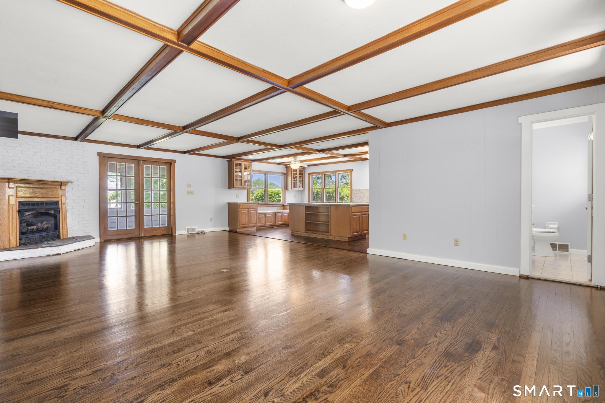 48 Prospect Avenue East Lyme, CT 06357 - Photo 4 of 38