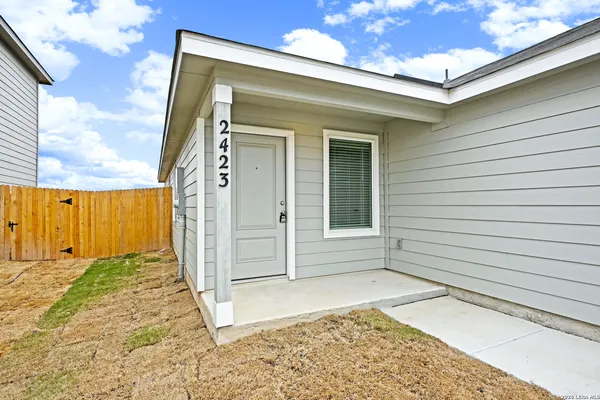 $1,495 | 2423 Shady Grove, New Braunfels, TX 78130