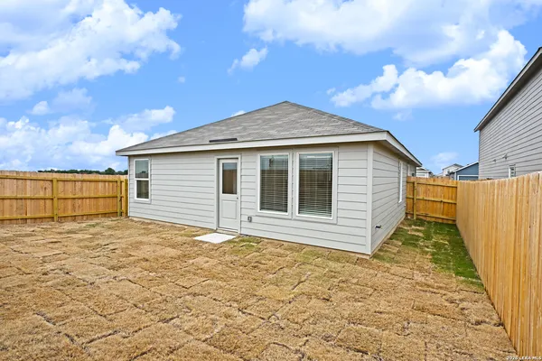 $1,495 | 2423 Shady Grove, New Braunfels, TX 78130