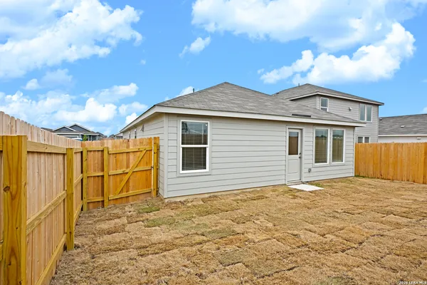 $1,495 | 2423 Shady Grove, New Braunfels, TX 78130