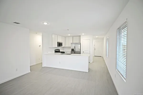 $1,495 | 2423 Shady Grove, New Braunfels, TX 78130