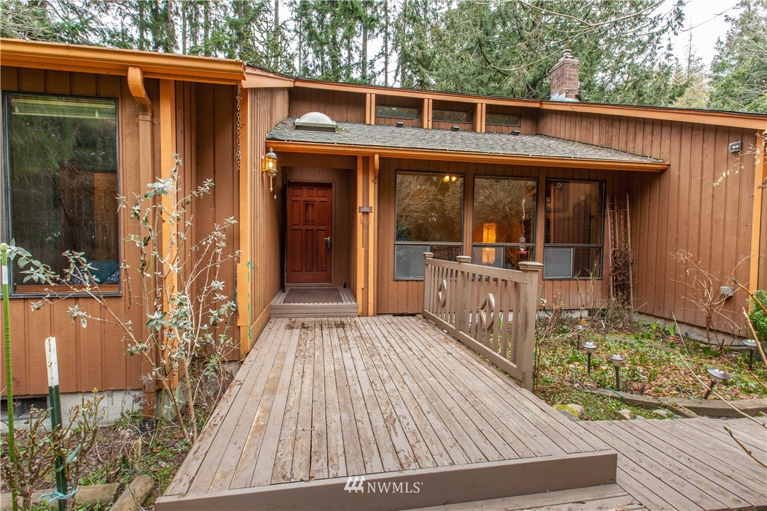 7713 Cultus Bay Road Clinton, WA 98236 - Photo 2 of 25 Gallery Image 2