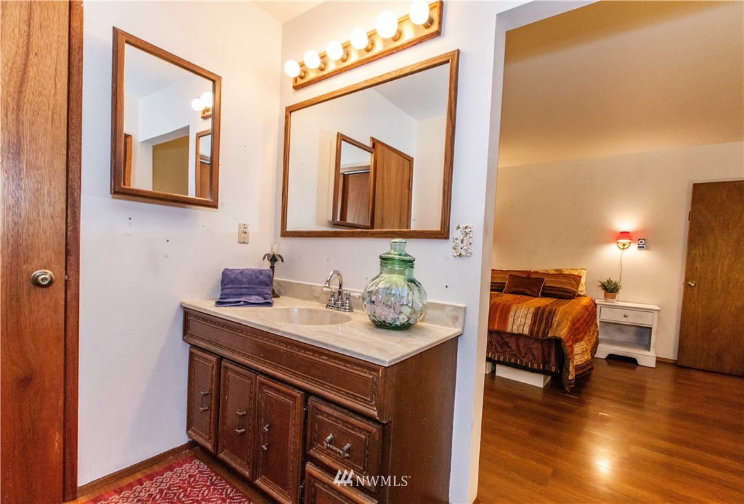 7713 Cultus Bay Road Clinton, WA 98236 - Photo 12 of 25 Gallery Image 12