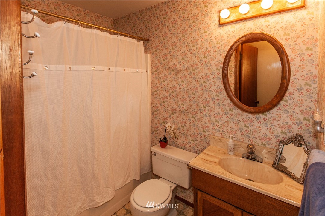 7713 Cultus Bay Road Clinton, WA 98236 - Photo 15 of 25 Gallery Image 15