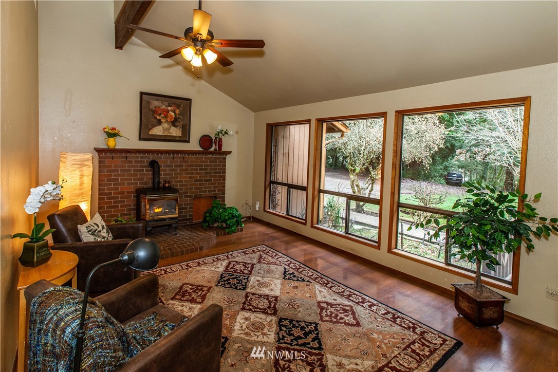 7713 Cultus Bay Road Clinton, WA 98236 - Photo 3 of 25 Gallery Image 3