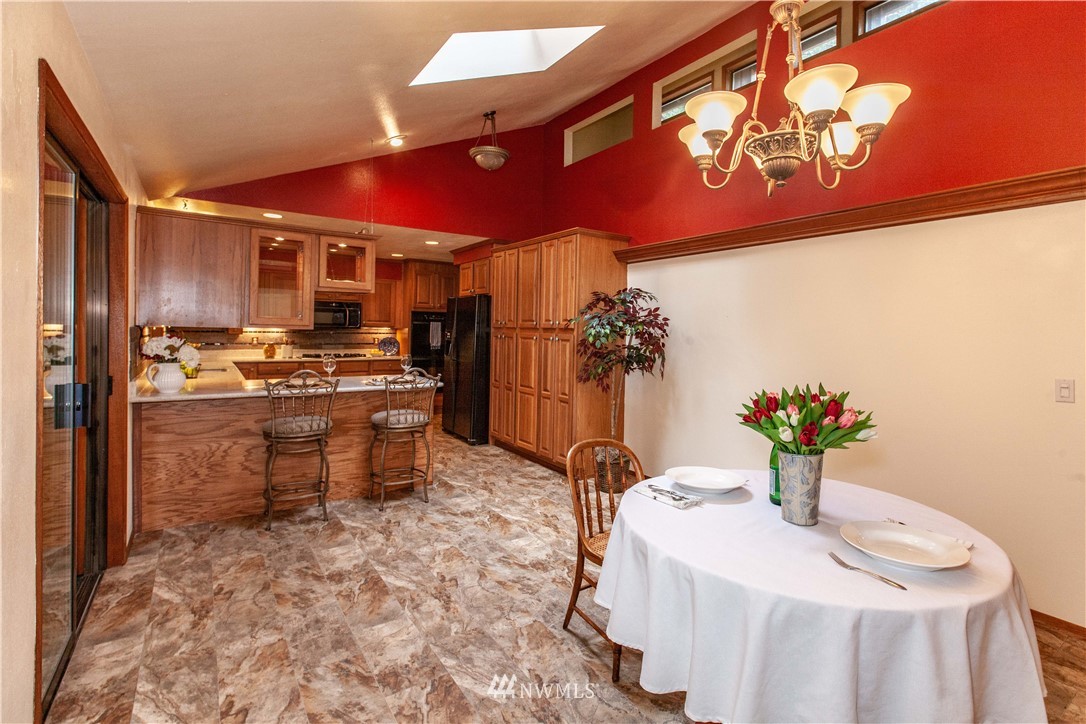 7713 Cultus Bay Road Clinton, WA 98236 - Photo 5 of 25 Gallery Image 5