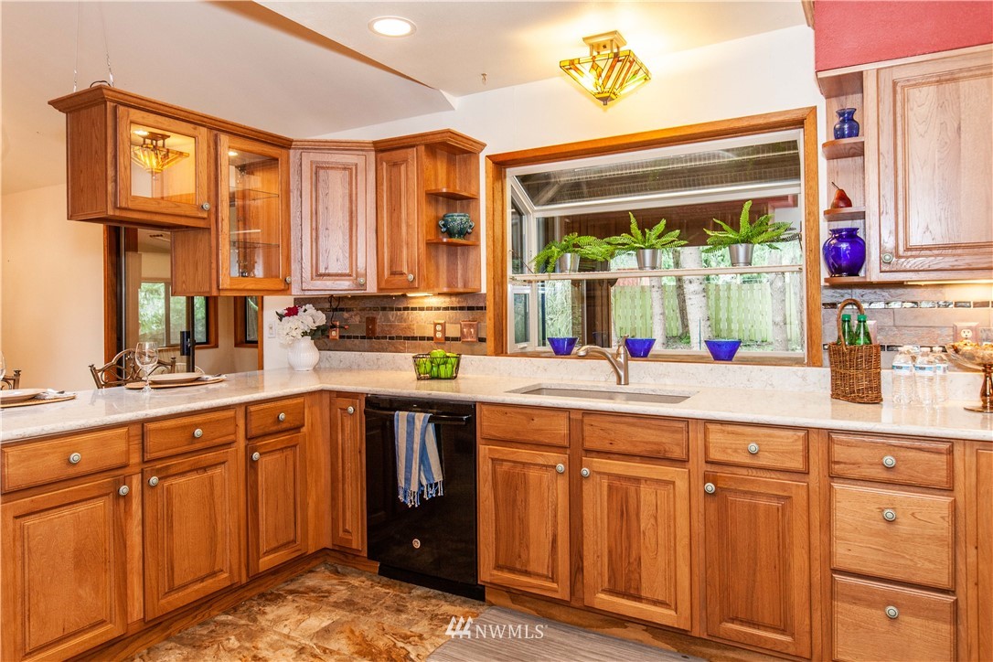 7713 Cultus Bay Road Clinton, WA 98236 - Photo 6 of 25 Gallery Image 6