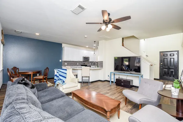 $1,995 | 87 Blue Creek Place, The Woodlands, TX 77382