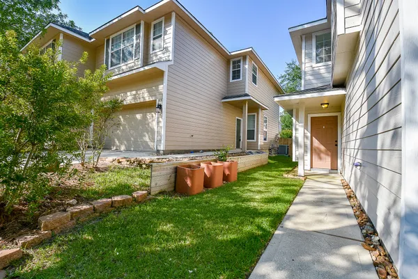 $1,995 | 87 Blue Creek Place, The Woodlands, TX 77382