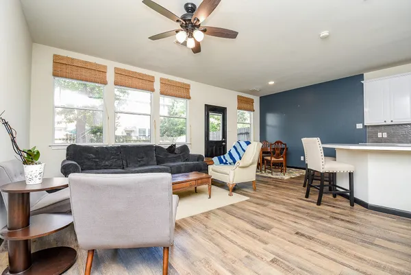 $1,995 | 87 Blue Creek Place, The Woodlands, TX 77382