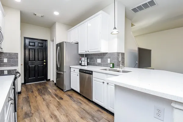 $1,995 | 87 Blue Creek Place, The Woodlands, TX 77382