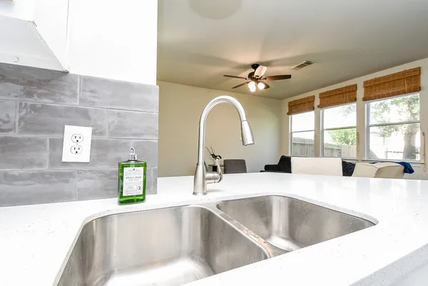 $1,995 | 87 Blue Creek Place, The Woodlands, TX 77382