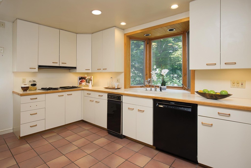 38 Tennyson Road Newton, MA 02465 - Photo 4 of 9 Gallery Image 4